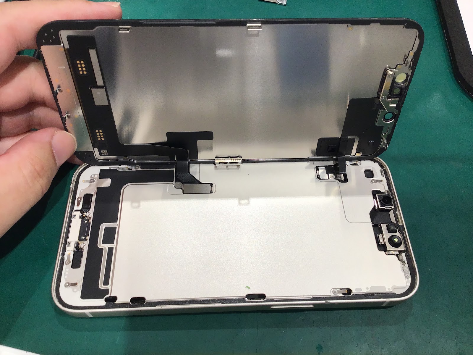 iPhone14の画面交換を承りました！【スマホ修理工房丸井錦糸町店】